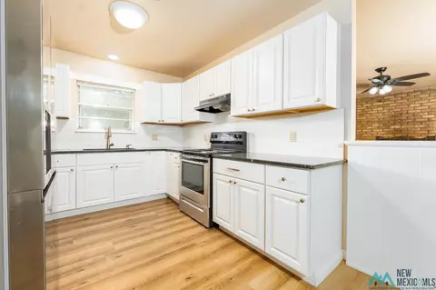 Kitchen - 1621 N Lea St, Clovis, NM 88101 photo 2 of 2