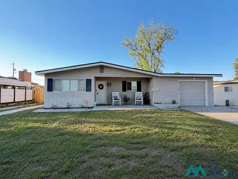 2206 Mountain View Dr, Carlsbad, NM 88220