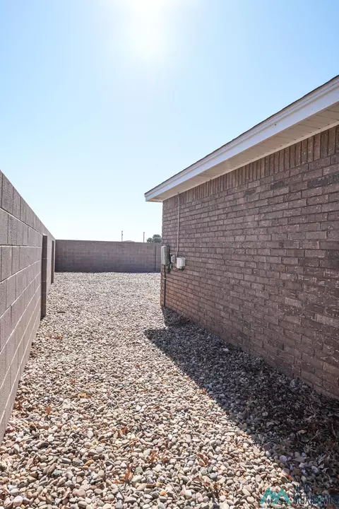 Exterior - 717 Almond Tree Ln, Clovis, NM 88101 photo 3 of 3