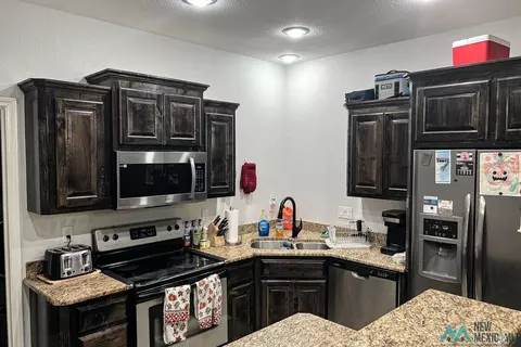 717 Almond Tree Ln, Clovis, NM 88101