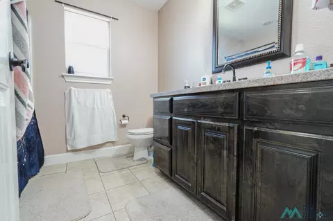Bath - 717 Almond Tree Ln, Clovis, NM 88101 photo 2 of 5