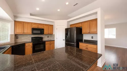 Kitchen - 2929 Hammond Dr, Clovis, NM 88101 photo 2 of 3