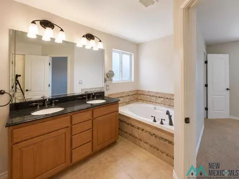 Bath - 2929 Hammond Dr, Clovis, NM 88101 photo 2 of 3