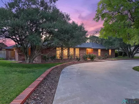 2902 Diamond A Dr, Roswell, NM 88201