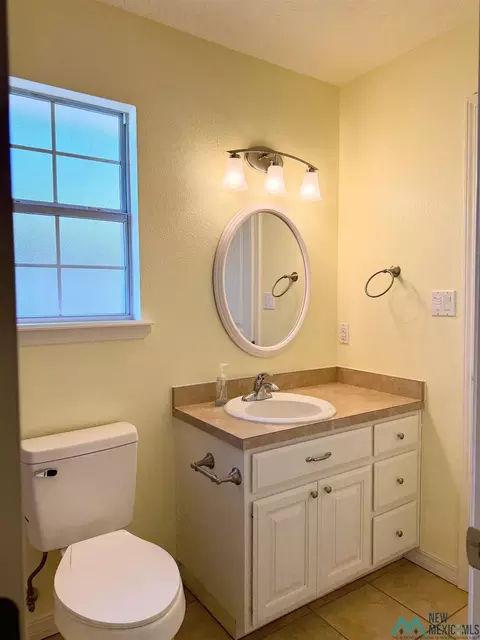 Bath - 4529 Sandstone Dr, Clovis, NM 88101 photo 7 of 7