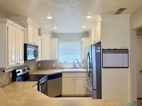 Kitchen - 4529 Sandstone Dr, Clovis, NM 88101 photo 2 of 2