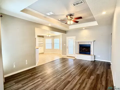 Living - 4529 Sandstone Dr, Clovis, NM 88101 photo 2 of 5