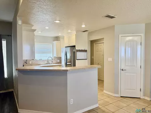 Kitchen - 4529 Sandstone Dr, Clovis, NM 88101 photo 1 of 2