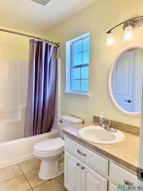 Bath - 4529 Sandstone Dr, Clovis, NM 88101 photo 6 of 7