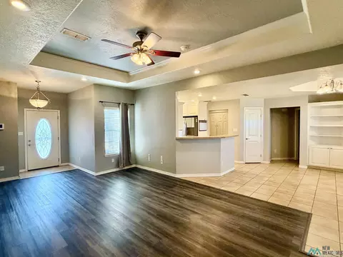 Living - 4529 Sandstone Dr, Clovis, NM 88101 photo 3 of 5