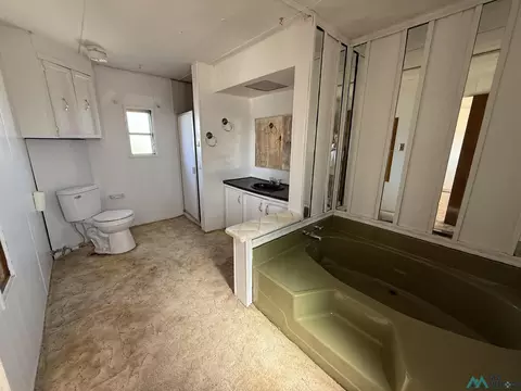 Bath - 309 Wheatridge Dr, Clovis, NM 88101 photo 1 of 4
