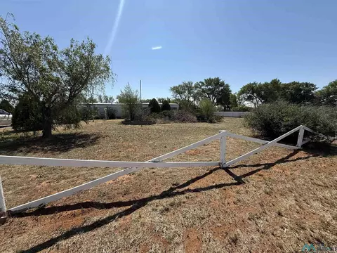 Exterior - 309 Wheatridge Dr, Clovis, NM 88101 photo 5 of 9
