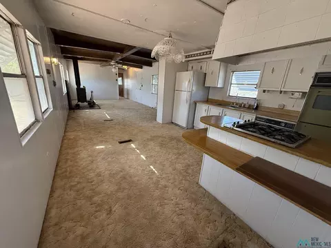 Living - 309 Wheatridge Dr, Clovis, NM 88101 photo 3 of 3