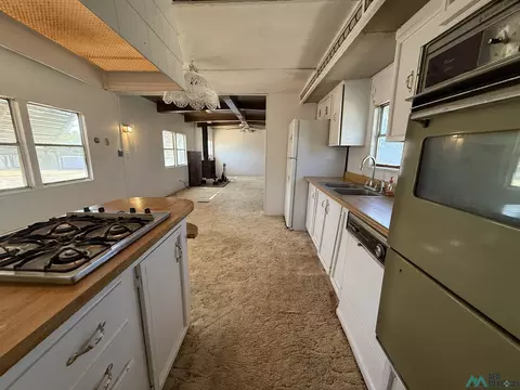Kitchen - 309 Wheatridge Dr, Clovis, NM 88101 photo 2 of 2