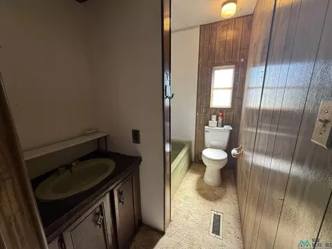 Bath - 309 Wheatridge Dr, Clovis, NM 88101 photo 3 of 4