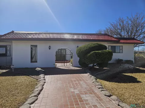 7 Loma Verde Ln, Roswell, NM 88201