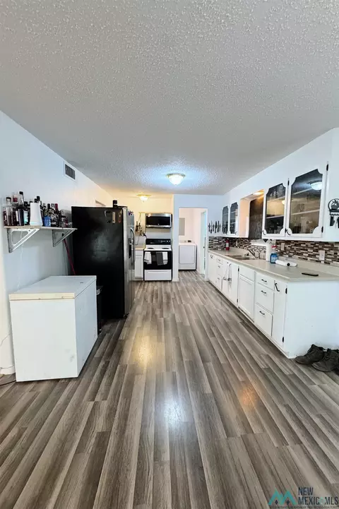 Kitchen - 100 W Yucca Ave, Clovis, NM 88101 photo 2 of 2