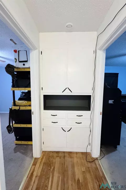 Entry Way - 100 W Yucca Ave, Clovis, NM 88101 photo 1 of 2