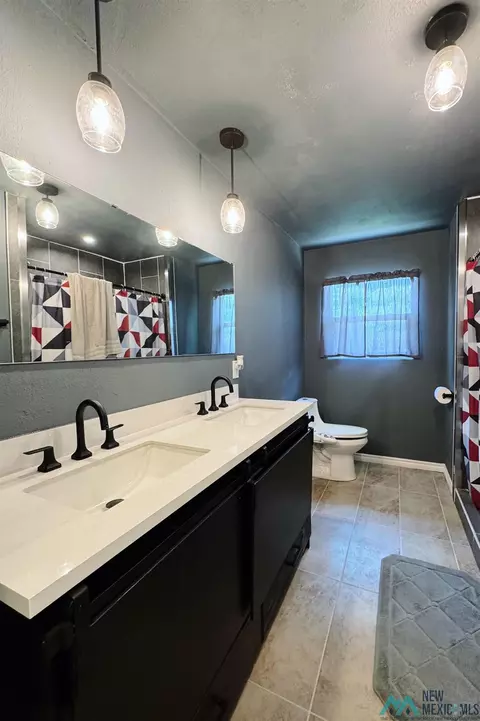 Bath - 100 W Yucca Ave, Clovis, NM 88101 photo 1 of 2