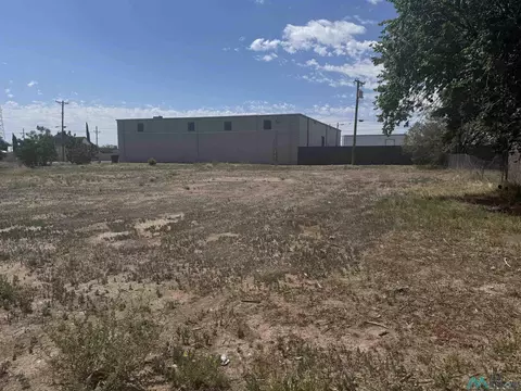 0000 E Albuquerque, Roswell, NM 88203