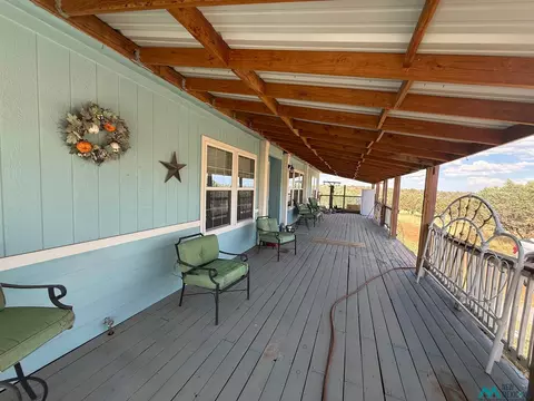 65 Ridge Rd, Carlsbad, NM 88220