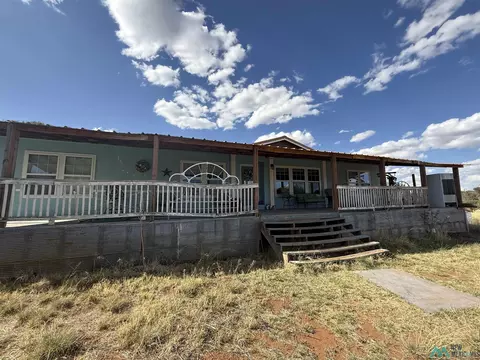 65 Ridge Rd, Carlsbad, NM 88220