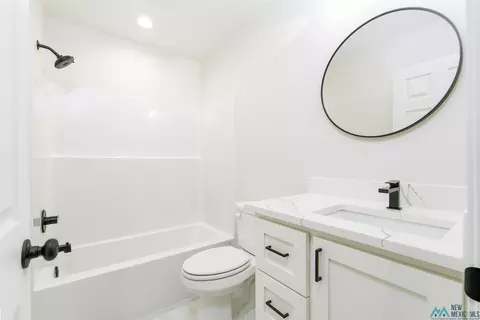 Bath - 140 Chisum Dr, Clovis, NM 88101 photo 2 of 2