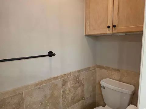 Bath - 2348 Fairway Ter, Clovis, NM 88101 photo 4 of 8