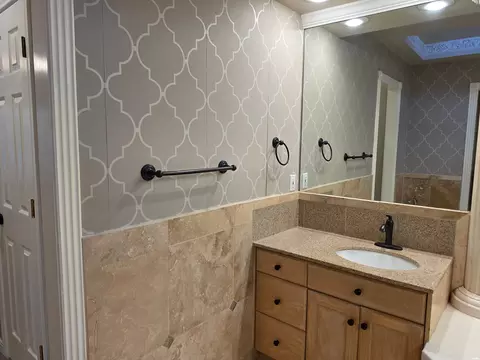 Bath - 2348 Fairway Ter, Clovis, NM 88101 photo 1 of 8