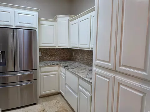 Kitchen - 2348 Fairway Ter, Clovis, NM 88101 photo 1 of 6