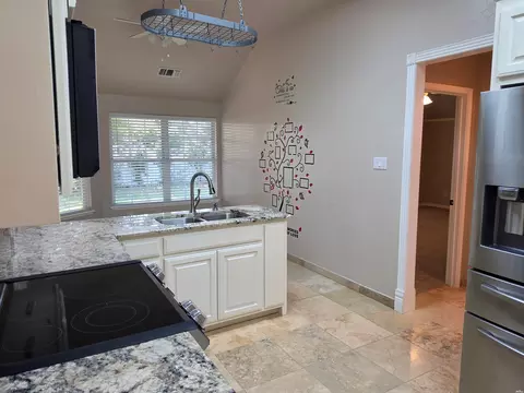 Kitchen - 2348 Fairway Ter, Clovis, NM 88101 photo 3 of 6