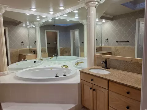 Bath - 2348 Fairway Ter, Clovis, NM 88101 photo 2 of 8