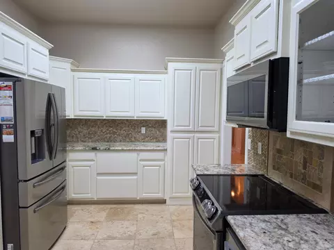 Kitchen - 2348 Fairway Ter, Clovis, NM 88101 photo 5 of 6