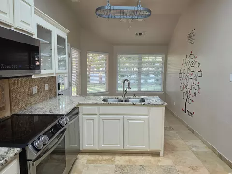 Kitchen - 2348 Fairway Ter, Clovis, NM 88101 photo 2 of 6