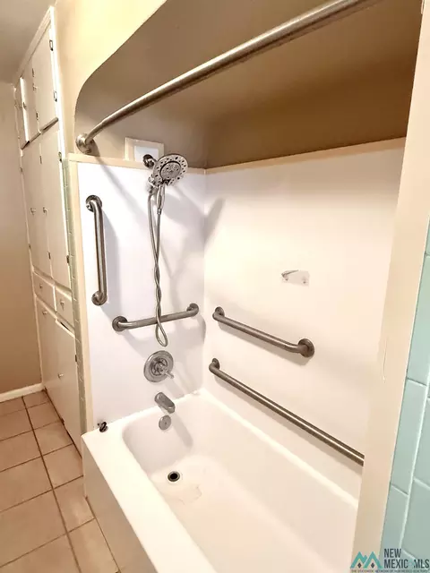 Bath - 2000 Wallace St, Clovis, NM 88101 photo 5 of 5