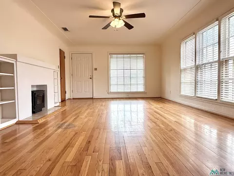 Living - 2000 Wallace St, Clovis, NM 88101 photo 4 of 5