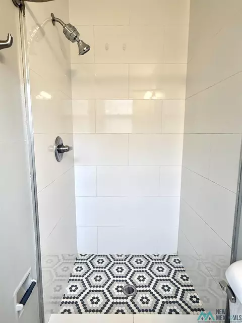 Bath - 2000 Wallace St, Clovis, NM 88101 photo 2 of 5