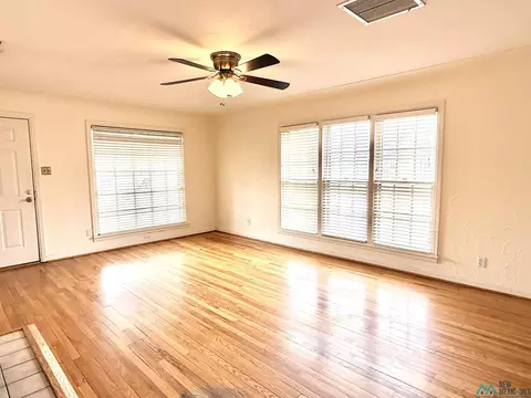 Living - 2000 Wallace St, Clovis, NM 88101 photo 2 of 5