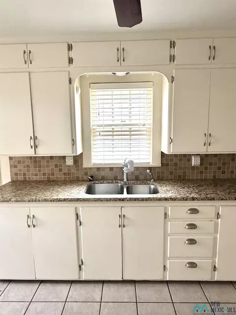 Kitchen - 2000 Wallace St, Clovis, NM 88101 photo 3 of 3