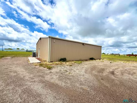 425 Springfield Dr, Clovis, NM 88101 photo 2