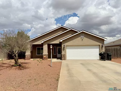 1705 College Park Dr, Clovis, NM 88101