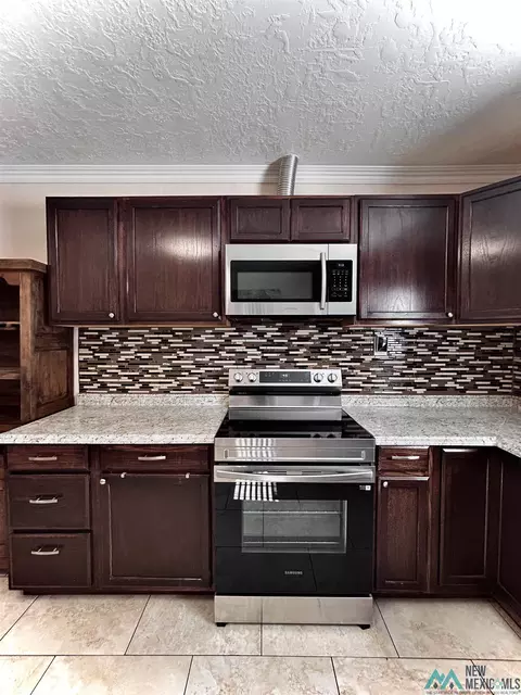 Kitchen - 900 Pile St, Clovis, NM 88101 photo 3 of 5