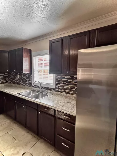 Kitchen - 900 Pile St, Clovis, NM 88101 photo 4 of 5
