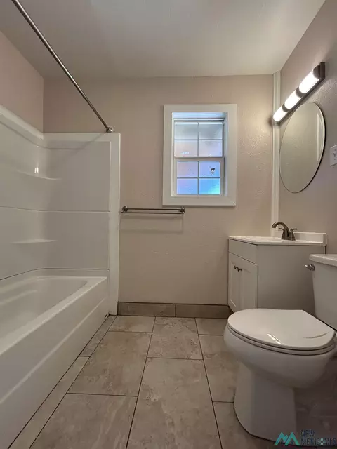 Bath - 900 Pile St, Clovis, NM 88101 photo 3 of 5