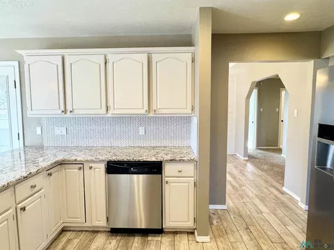 Kitchen - 247 Olive Dr, Clovis, NM 88101 photo 3 of 6