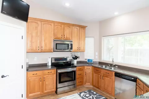 Kitchen - 3008 Fred Daugherty Dr, Clovis, NM 88101 photo 3 of 8