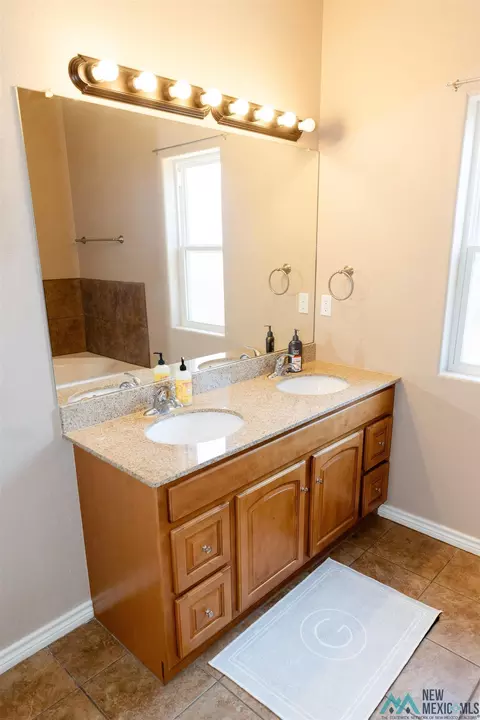 Bath - 3008 Fred Daugherty Dr, Clovis, NM 88101 photo 1 of 5