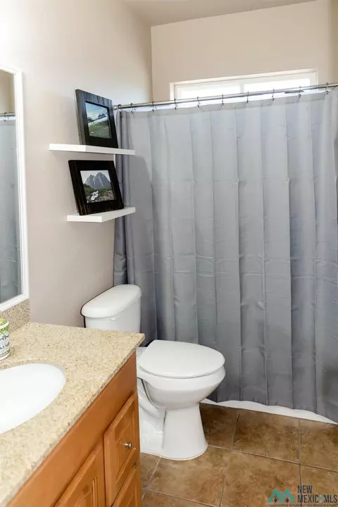 Bath - 3008 Fred Daugherty Dr, Clovis, NM 88101 photo 4 of 5