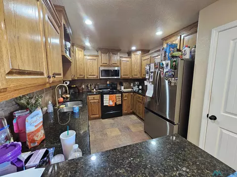 Kitchen - 213 Starlite Dr, Clovis, NM 88101 photo 2 of 3