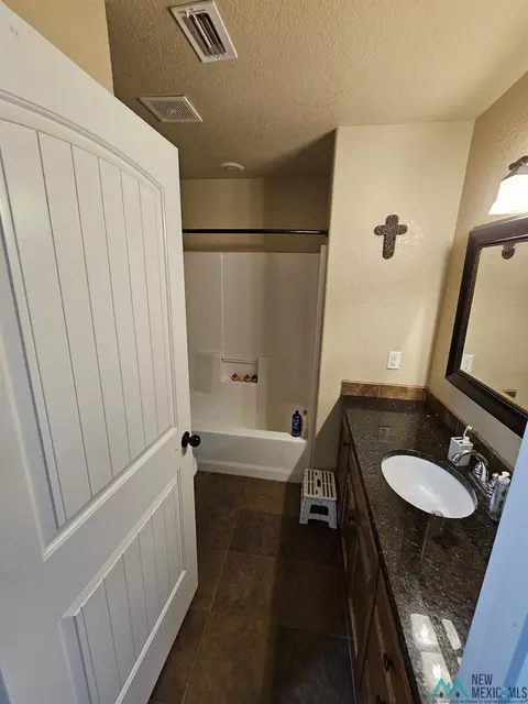 Bath - 213 Starlite Dr, Clovis, NM 88101 photo 3 of 3